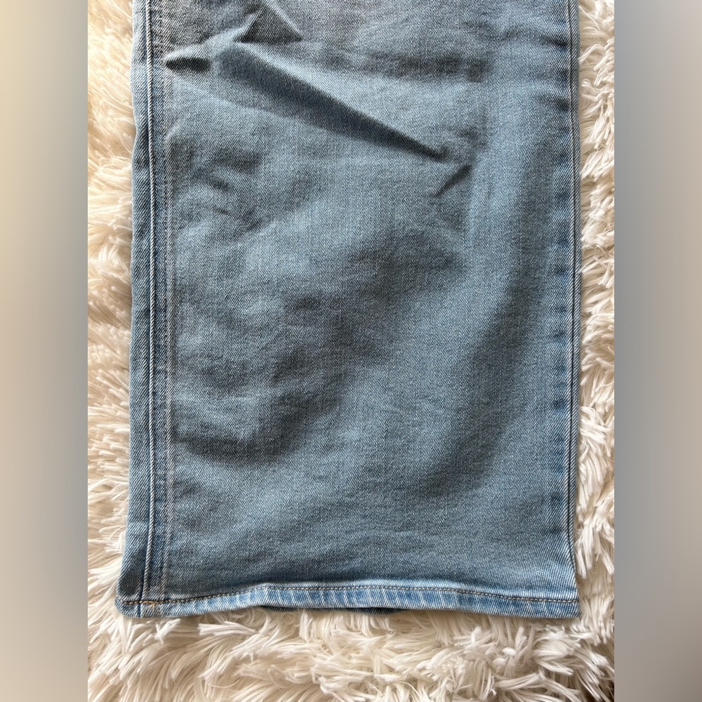 Old Navy | High-Waisted Wow Wide-Leg Jeans - Picture 5 of 9
